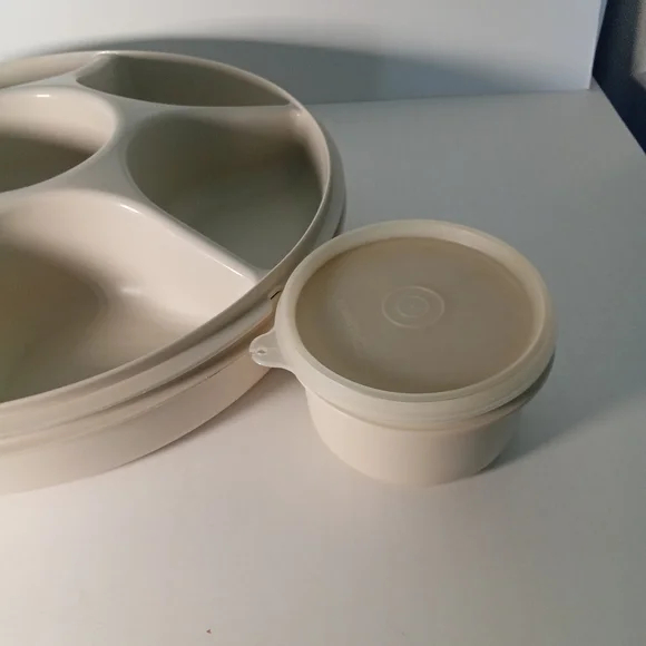 Vtg Tupperware Serving Dish with Cover and 6 Compartments plus Dip Bowl with Lid - Picture 5 of 12